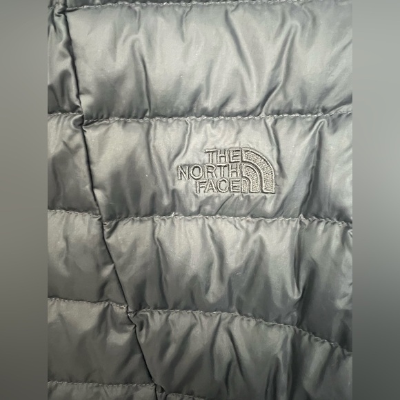 The North Face Women's Black Puffer Jacket - Picture 3 of 5